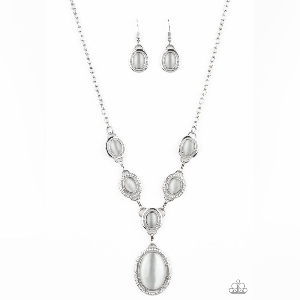 Metro Medallion white necklace and earrings -paparazzi - Picture 3 of 3